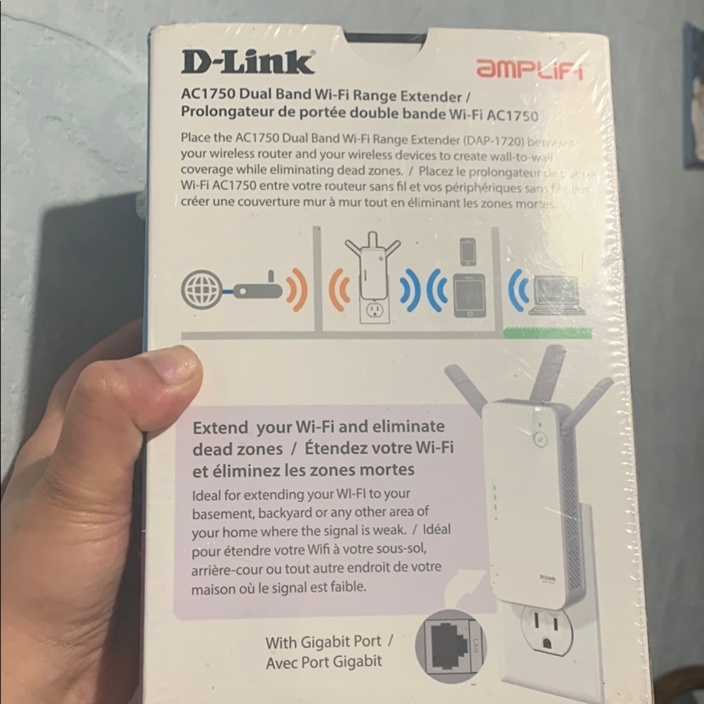 D-Link White Dual Band Wi-Fi Range Extender - Picture 2 of 5